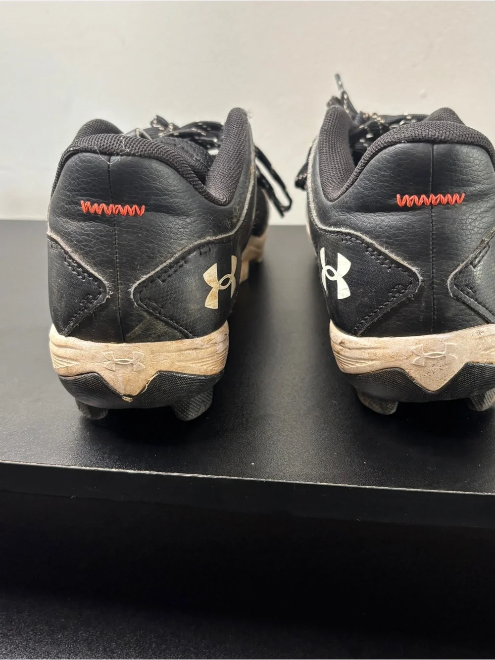Under Armour Leadoff men’s cleats, size 7, baseball, softball, sports, summer